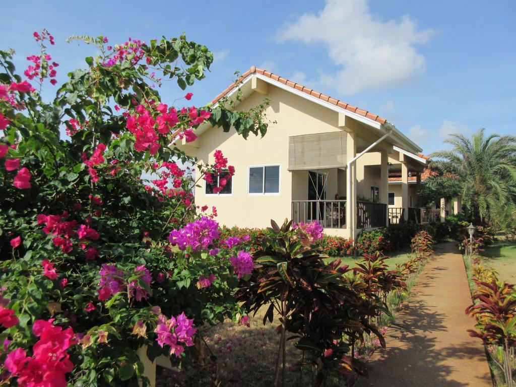 Ao Thai Resort Sathing Phra Eksteriør billede